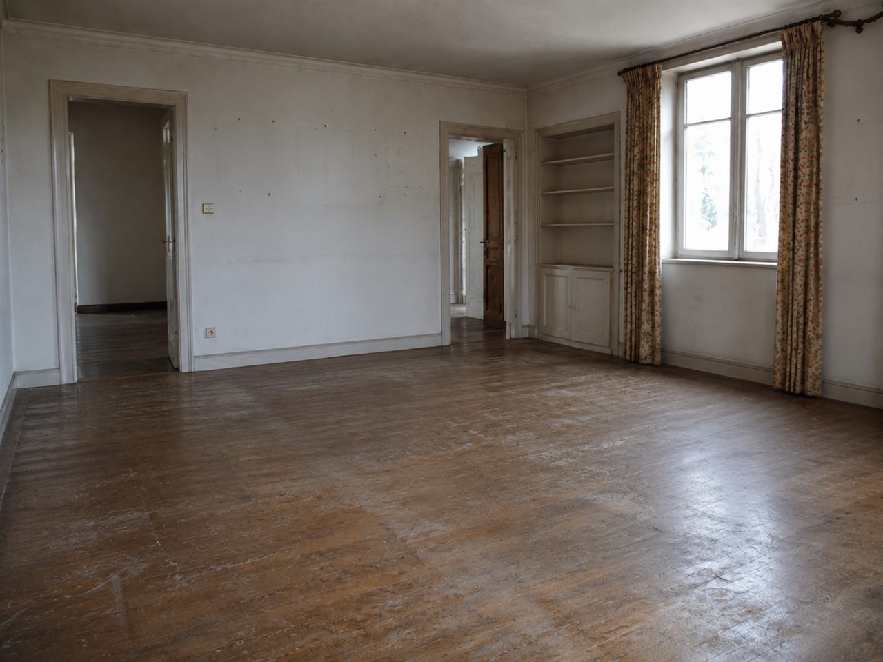 Même logement vidé et propre après débarras